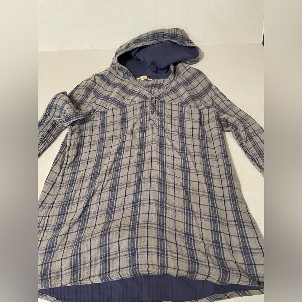 Ascend women’s gray hooded shirt